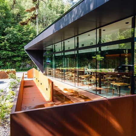 Hostellerie La Claire Fontaine, Logis Hotels & Spa ラ・ロシュ・アン・アルデンヌ エクステリア 写真