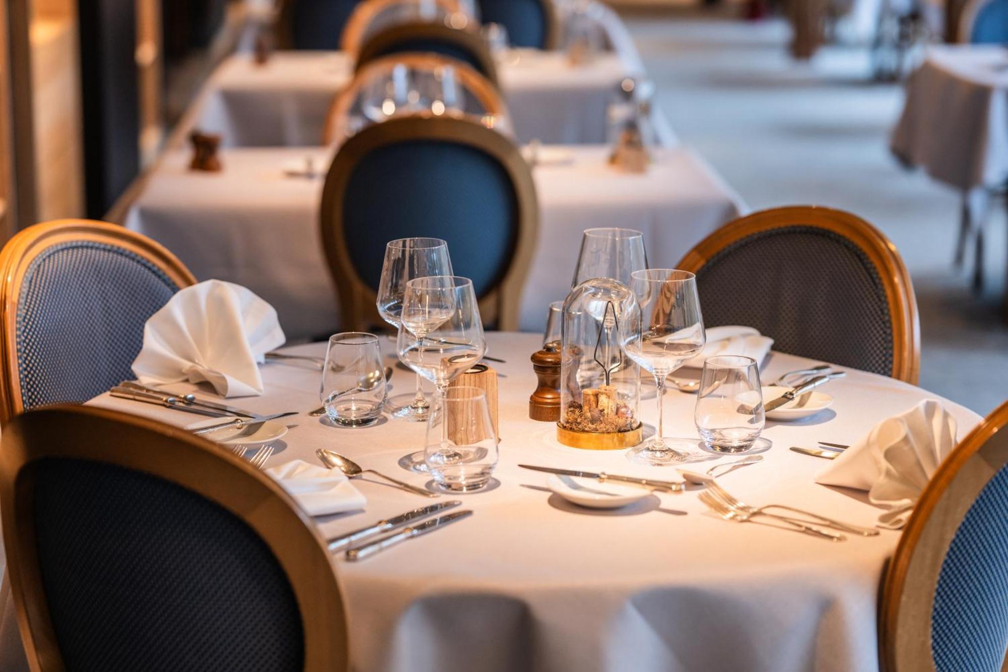 Hostellerie La Claire Fontaine, Logis Hotels & Spa ラ・ロシュ・アン・アルデンヌ エクステリア 写真