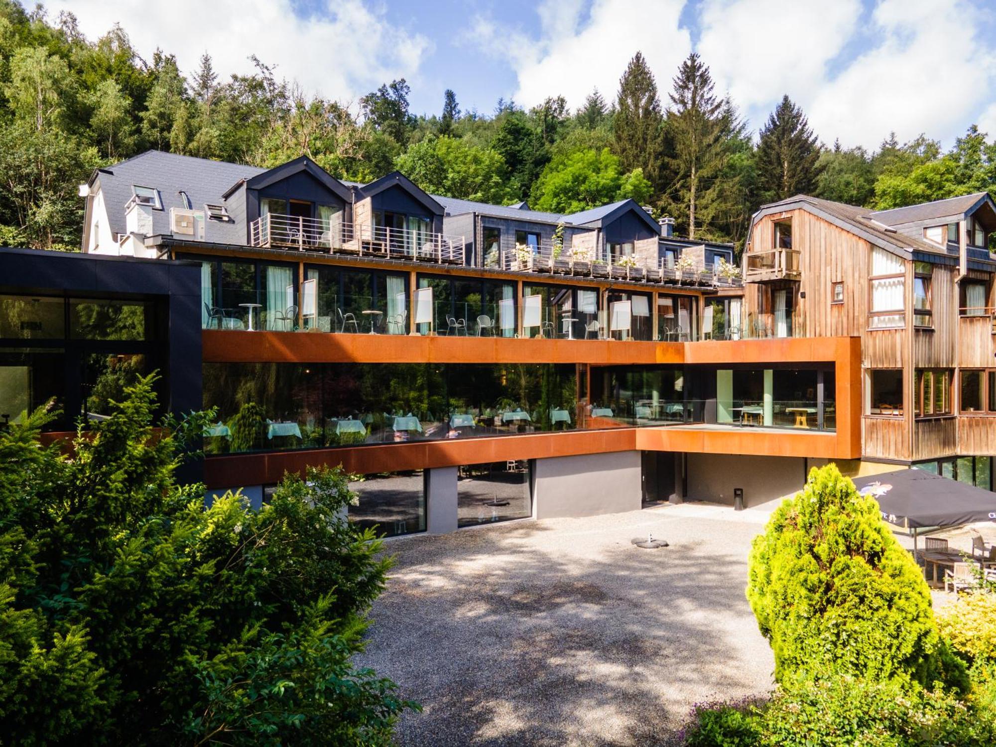 Hostellerie La Claire Fontaine, Logis Hotels & Spa ラ・ロシュ・アン・アルデンヌ エクステリア 写真