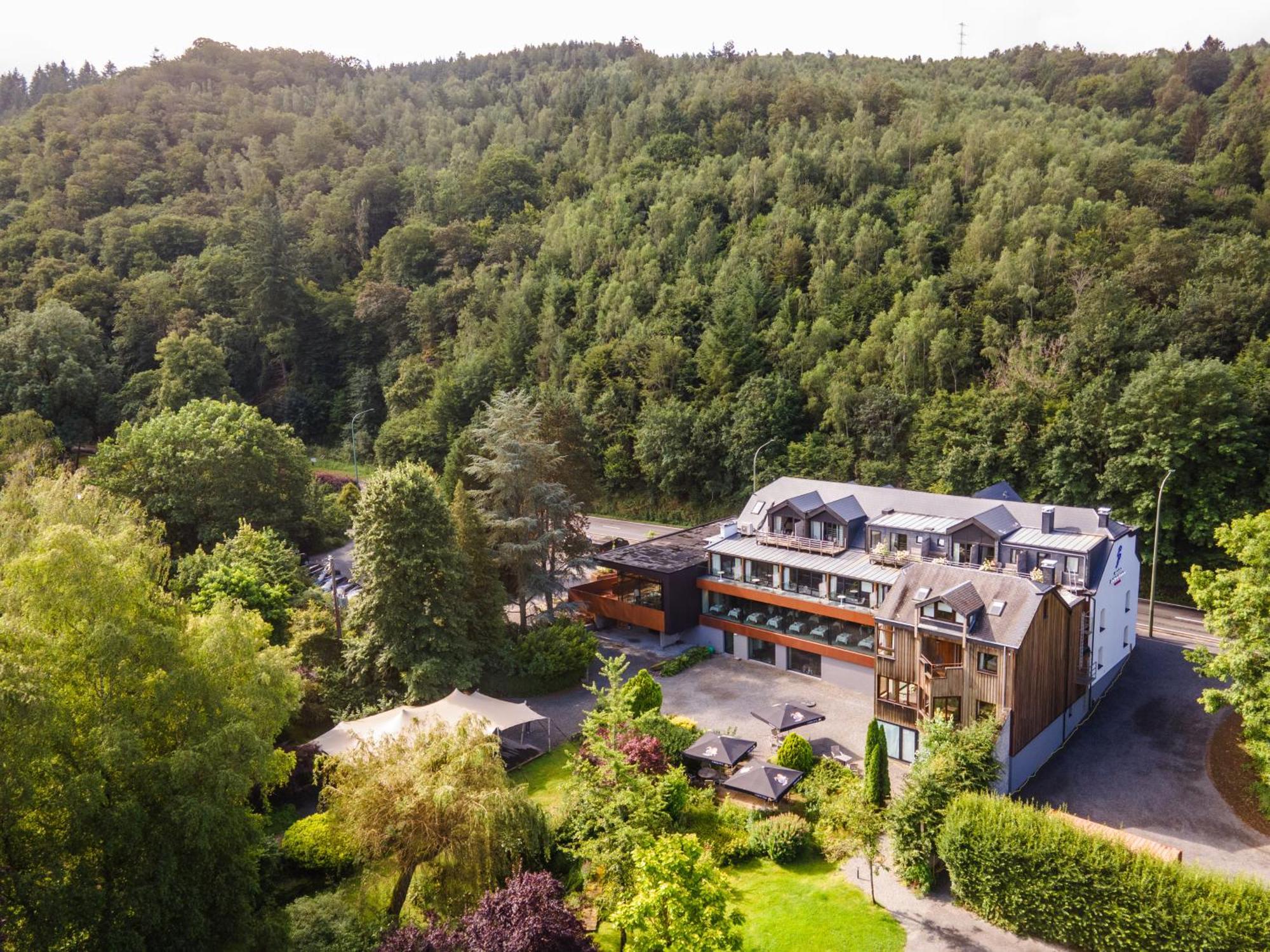 Hostellerie La Claire Fontaine, Logis Hotels & Spa ラ・ロシュ・アン・アルデンヌ エクステリア 写真