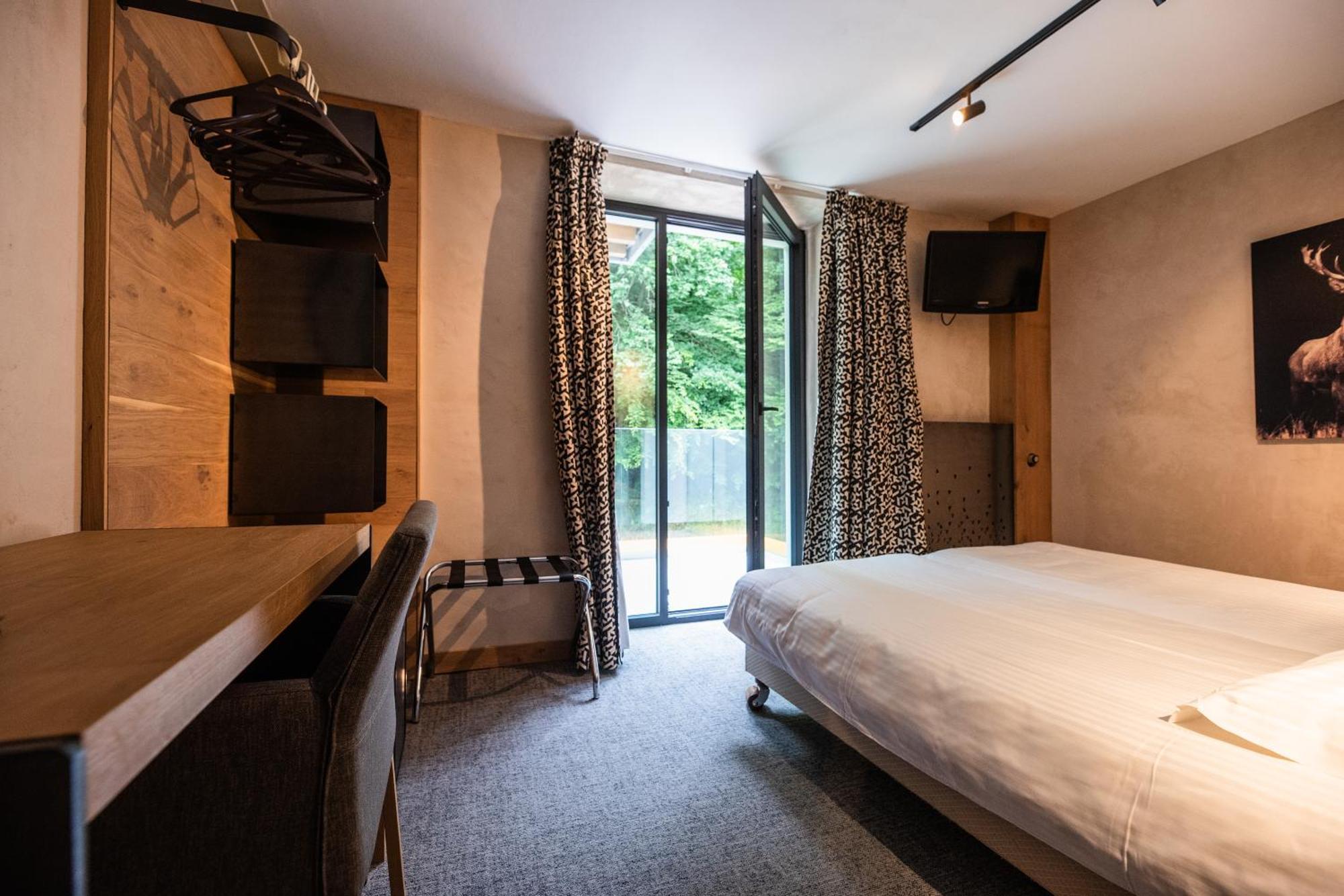 Hostellerie La Claire Fontaine, Logis Hotels & Spa ラ・ロシュ・アン・アルデンヌ エクステリア 写真